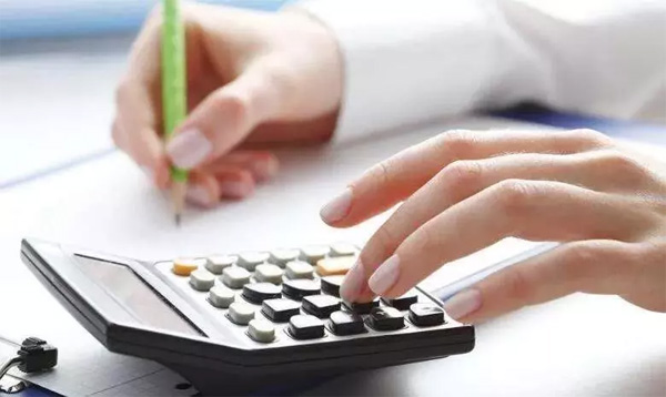 恭喜！個稅降了，月入不足萬元基本無需繳稅